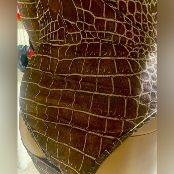 NWOT Long Sleeve 2 piece Bodysuit Leggings Set Size Small - Picture 3 of 4